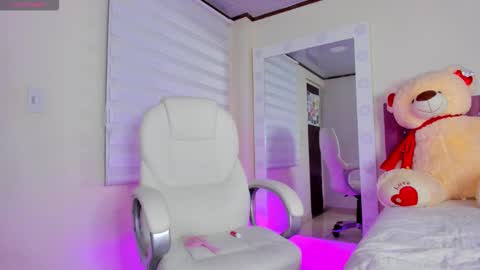 Isa  online show from December 15, 8:40 am