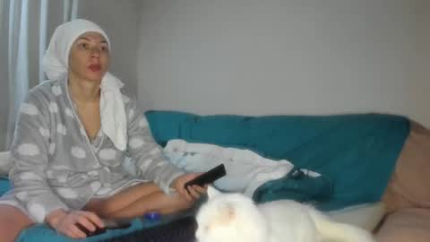 Issabelle online show from February 16, 3:57 am