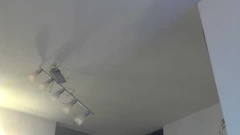 Snapshot of issazorro chatting on March 26, 2:17 am issazorro online show from March 26, 2:17 am