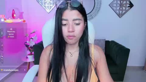 issi_loren online show from December 22, 9:34 pm