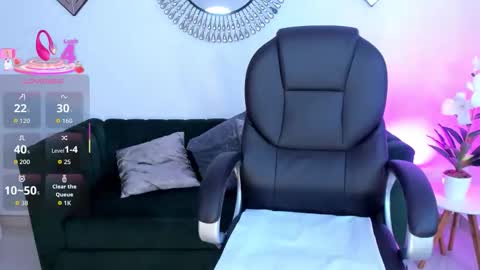 issi_loren online show from February 24, 5:55 pm