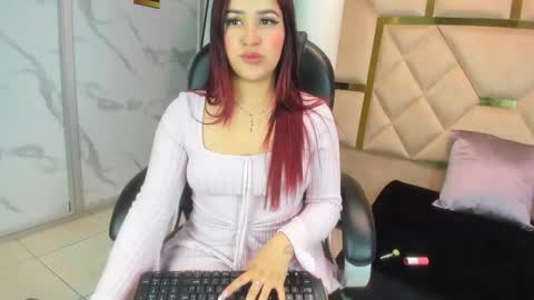 Snapshot of issysleblanc chatting on January 14, 3:56 am Issys online show from January 14, 3:56 am