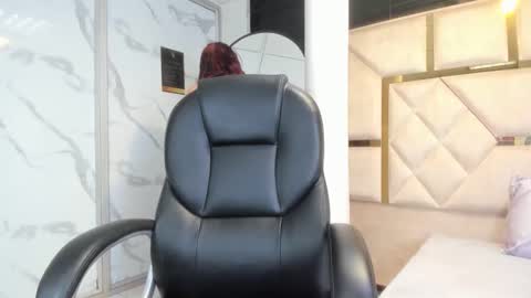 Snapshot of issysleblanc chatting on January 17, 3:55 am Issys online show from January 17, 3:55 am