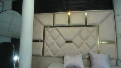 Snapshot of issysleblanc chatting on January 18, 8:51 am Issys online show from January 18, 8:51 am