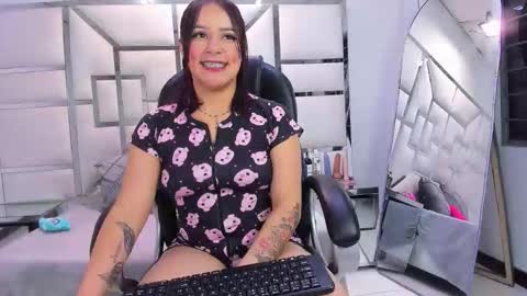 Snapshot of issysleblanc chatting on February 25, 4:22 am Issys online show from February 25, 4:22 am