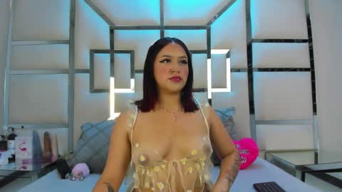 Snapshot of issysleblanc chatting on March 18, 3:53 am Issys online show from March 18, 3:53 am