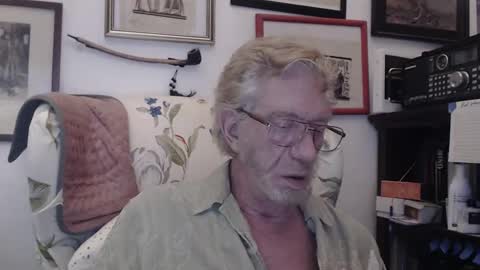 Snapshot of isubmissiveslut chatting on May 23, 6:18 am ImYourBitch online show from May 23, 6:18 am