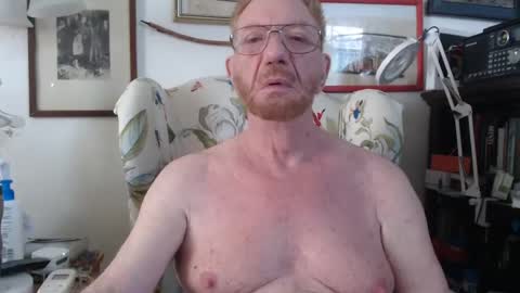 Snapshot of isubmissiveslut chatting on June 16, 6:32 pm ImYourBitch online show from June 16, 6:32 pm