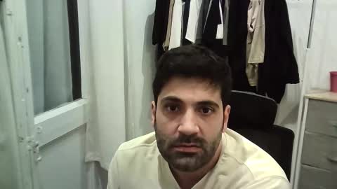 italianboybcn online show from December 19, 7:04 am