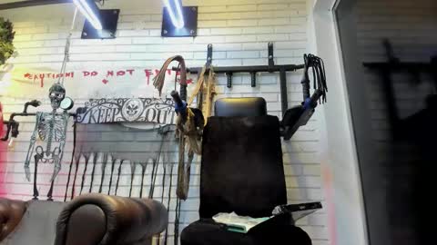 Italo Moore online show from October 30, 11:11 am