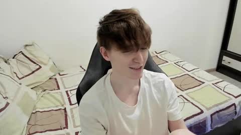 Snapshot of ithan_red chatting on December 13, 6:05 pm Ethan online show from December 13, 6:05 pm