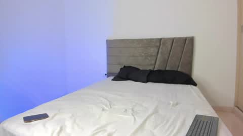 Ithan and Friends online show from April 12, 12:59 am