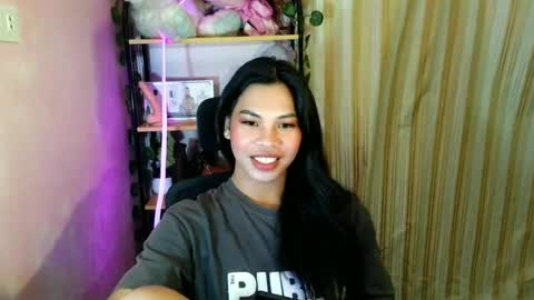 its_chloe20 online show from June 25, 6:45 pm