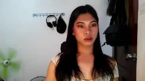 its_chloe20 online show from July 24, 4:05 pm