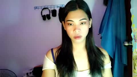 its_chloe20 online show from August 1, 1:43 pm