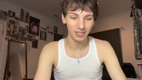 Snapshot of its_rowan chatting on October 21, 1:28 am Rowan online show from October 21, 1:28 am