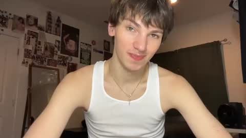 Snapshot of its_rowan chatting on November 13, 2:43 am Rowan online show from November 13, 2:43 am