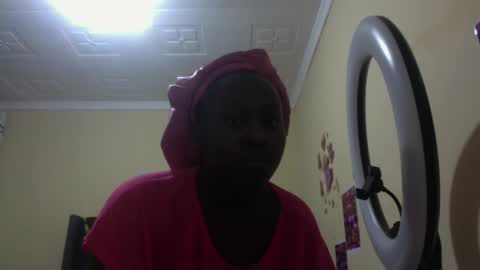 Snapshot of its_sweet chatting on November 1, 5:31 am BigAss horny online show from November 1, 5:31 am