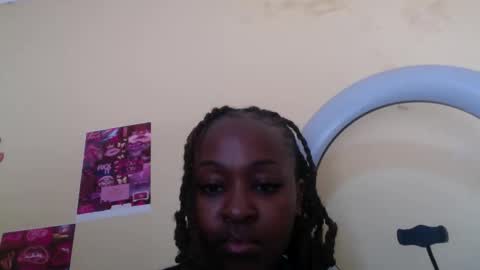 Snapshot of its_sweet chatting on March 16, 5:55 am BigAss horny online show from March 16, 5:55 am