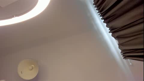 Isabella online show from February 5, 11:15 am