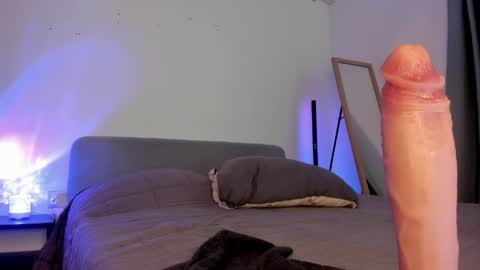 Isabella online show from May 31, 1:29 pm