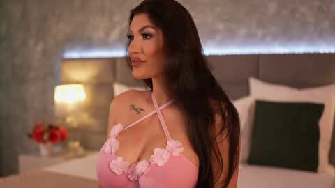 Snapshot of itsjessiebabe chatting on June 4, 6:30 am Jessie online show from June 4, 6:30 am