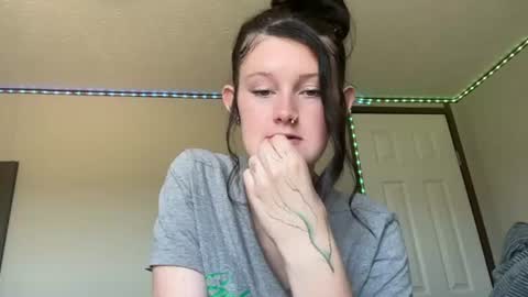 Snapshot of itskaylaaa chatting on June 8, 7:47 pm itsKaylaaa online show from June 8, 7:47 pm