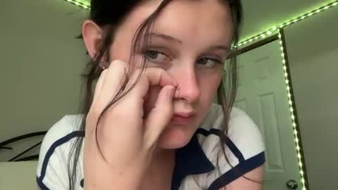 Snapshot of itskaylaaa chatting on June 20, 12:25 am itsKaylaaa online show from June 20, 12:25 am