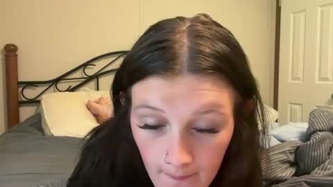 Snapshot of itskaylaaa chatting on June 24, 12:31 am itsKaylaaa online show from June 24, 12:31 am