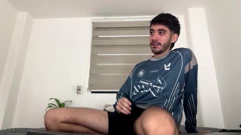 Snapshot of itsmartin_ chatting on February 9, 12:20 pm itsmartin_ online show from February 9, 12:20 pm