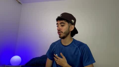 Snapshot of itsmartin_ chatting on February 28, 5:03 pm itsmartin_ online show from February 28, 5:03 pm