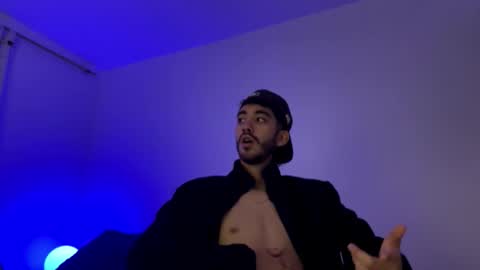 Snapshot of itsmartin_ chatting on March 4, 3:01 am itsmartin_ online show from March 4, 3:01 am