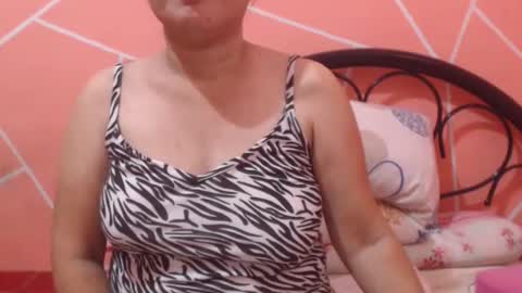Snapshot of itsme_kitty chatting on June 14, 5:31 am Kitty online show from June 14, 5:31 am