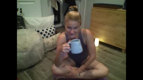 itsmekrissy online show from May 17, 1:18 pm