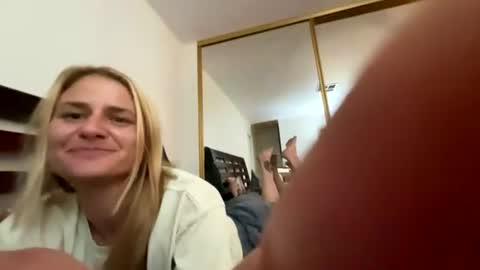 itsmekrissy online show from July 12, 9:33 am