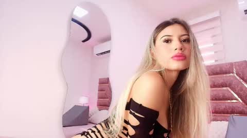 Snapshot of itspia chatting on February 12, 7:31 pm Itspia online show from February 12, 7:31 pm