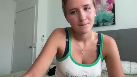 Snapshot of itsssosierra chatting on December 4, 11:35 pm Sierra online show from December 4, 11:35 pm