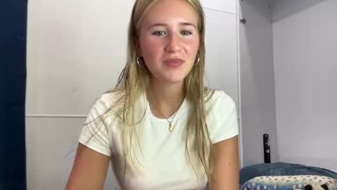 Snapshot of itsssosierra chatting on January 25, 3:30 am Sierra online show from January 25, 3:30 am