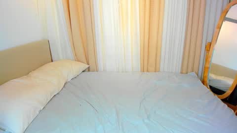 itsurgirlbubbles online show from September 23, 2:47 am