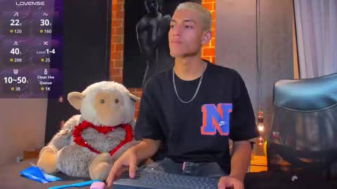 itszairen online show from February 19, 6:31 am