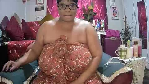 Snapshot of itumeleng74 chatting on October 17, 5:43 am itumeleng74 online show from October 17, 5:43 am