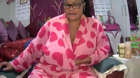 itumeleng74 online show from April 15, 7:32 pm