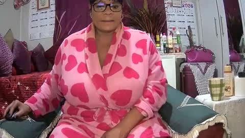 itumeleng74 online show from May 12, 8:06 pm