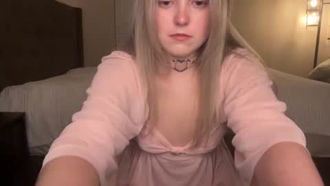 Snapshot of itz_lunaa chatting on October 31, 5:30 am itz_lunaa online show from October 31, 5:30 am