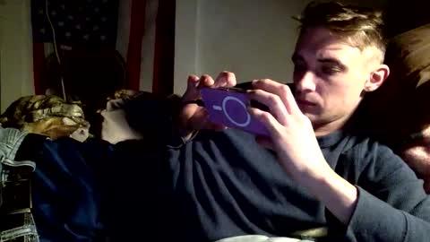 Snapshot of itzd123 chatting on February 23, 6:11 am itzd123 online show from February 23, 6:11 am