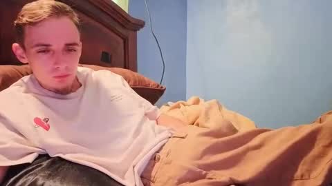 itzd123 online show from April 3, 8:40 pm