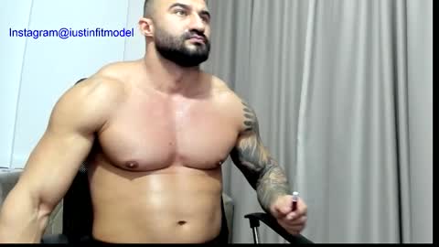 iustinmucle95 online show from December 3, 11:41 am