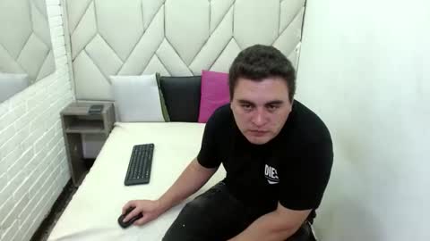 Snapshot of ivan_sexyx chatting on December 18, 8:09 am Ivan M online show from December 18, 8:09 am