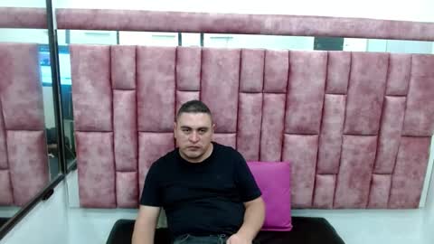 Snapshot of ivan_sexyx chatting on December 27, 6:14 am Ivan M online show from December 27, 6:14 am