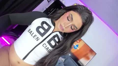 Snapshot of ivan_standford chatting on February 19, 12:06 am y online show from February 19, 12:06 am